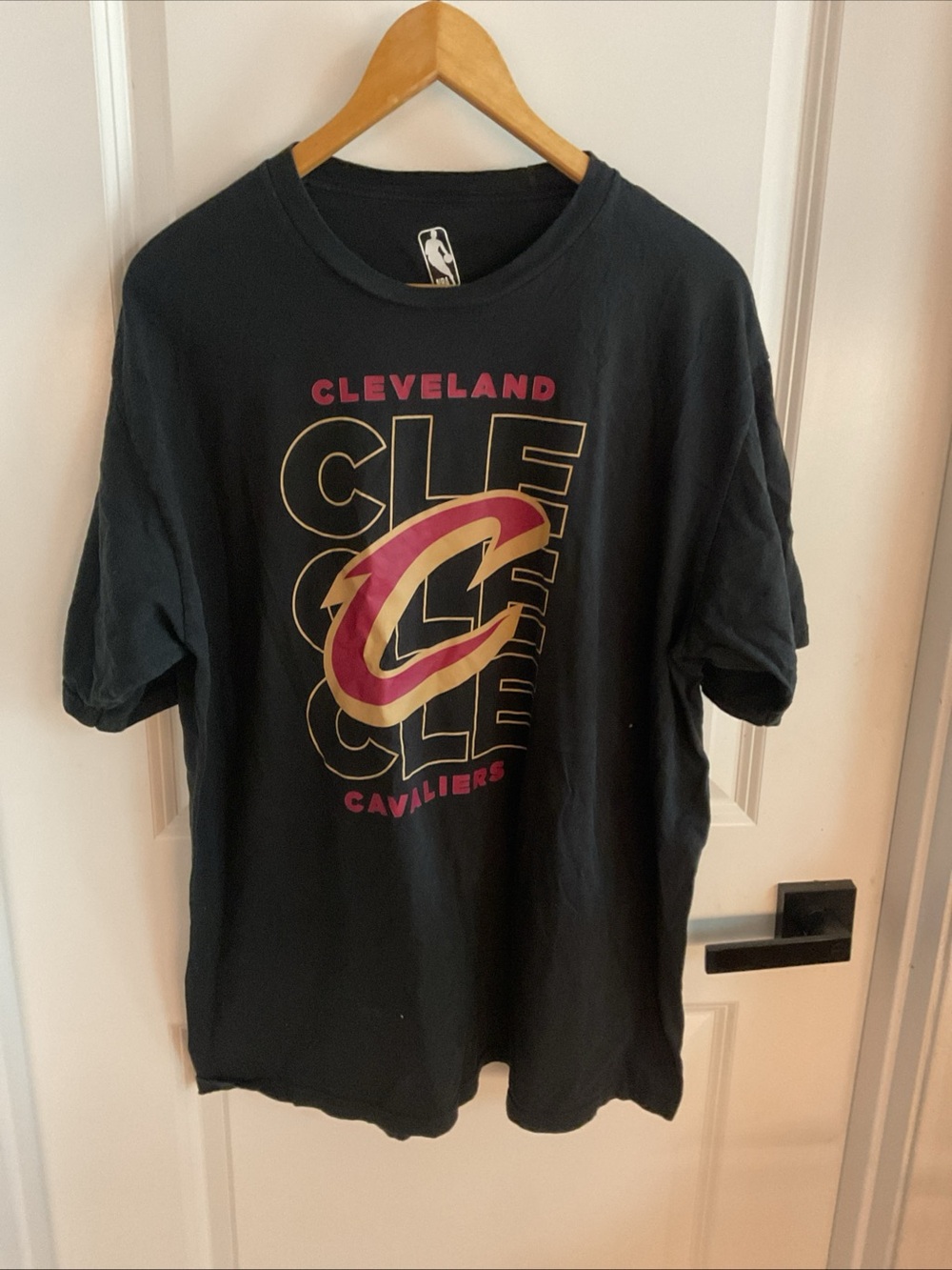 NBA Cleveland Cavaliers Black Tee with Maroon and Gold Logo - Menโs Size XL